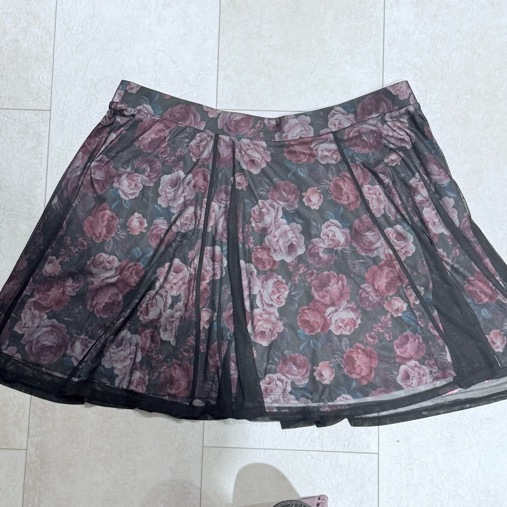 Torrid Sheer Floral Skater Skirt 🌹🖤 - Picture 4 of 5